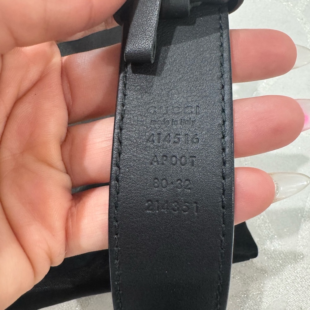 Gucci Women's Belt in Black with Gold GG Buckle - Picture 3 of 4